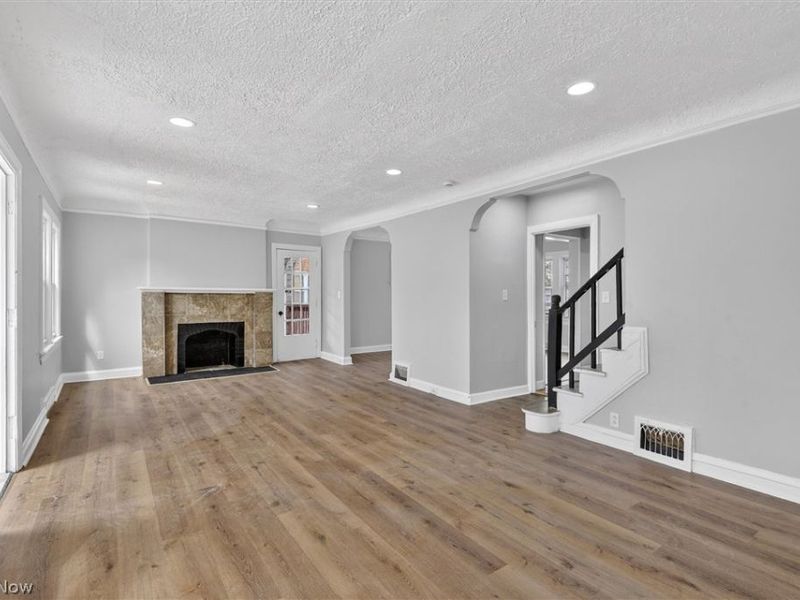 231 E 210th Street , Euclid, OH 44123 Photo 4