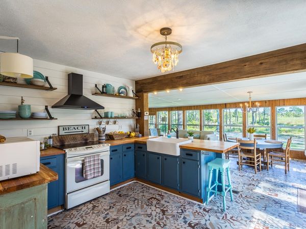 40 Lakeview Drive, Panacea, FL 32346