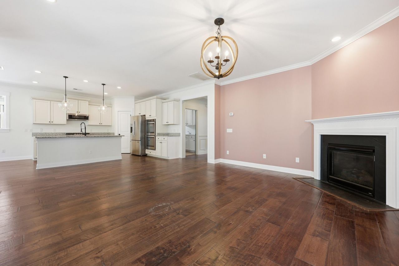 1905 Clay Lane Photo 10