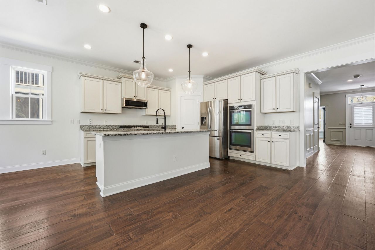 1905 Clay Lane Photo 11