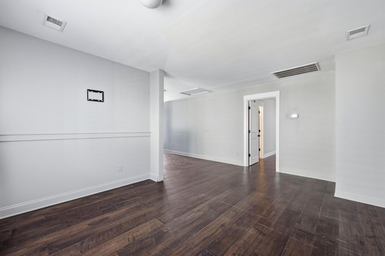 1905 Clay Lane Photo 20