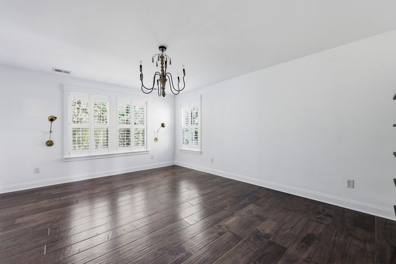 1905 Clay Lane Photo 23