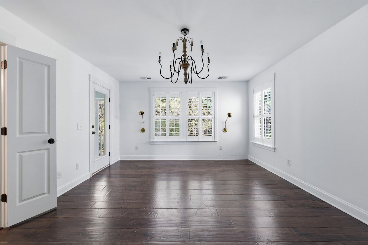 1905 Clay Lane Photo 24