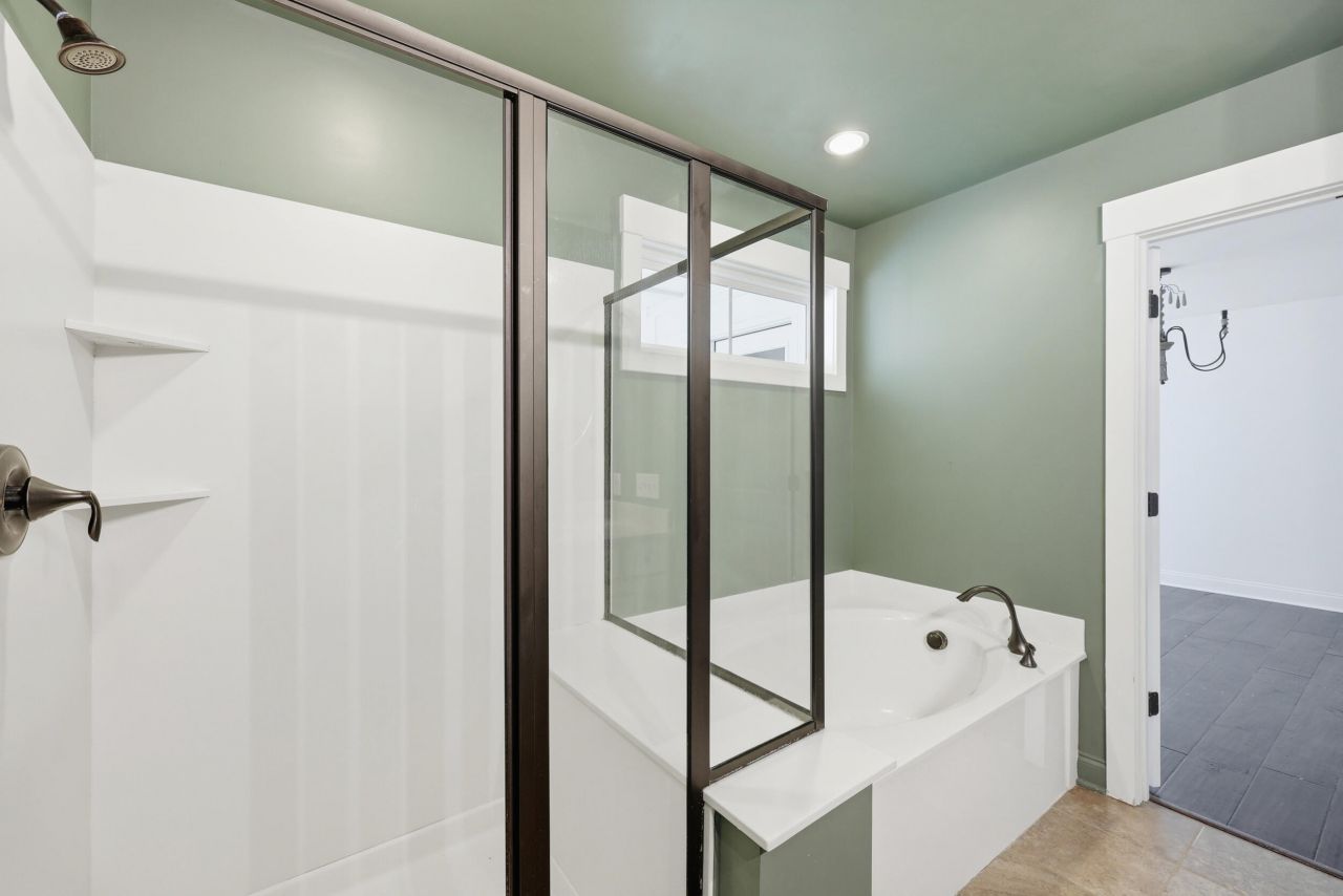 1905 Clay Lane Photo 28