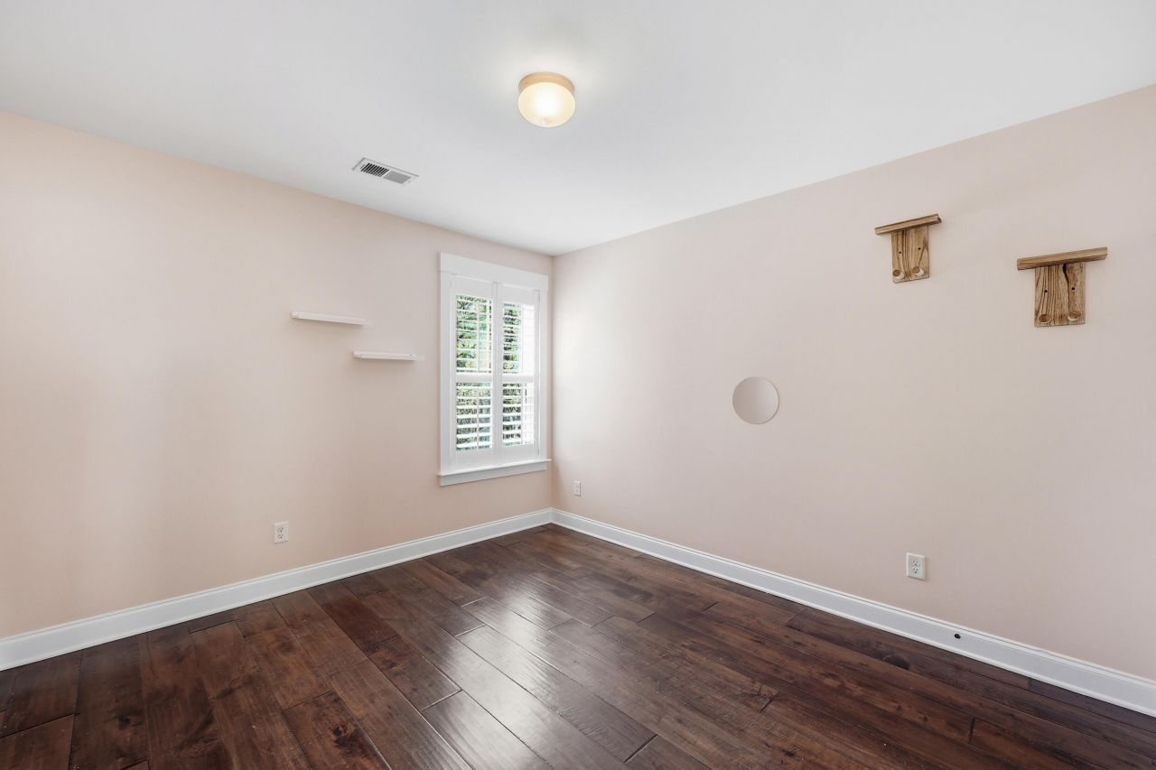 1905 Clay Lane Photo 30