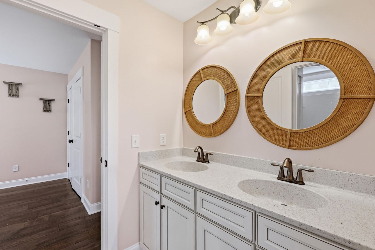 1905 Clay Lane Photo 31