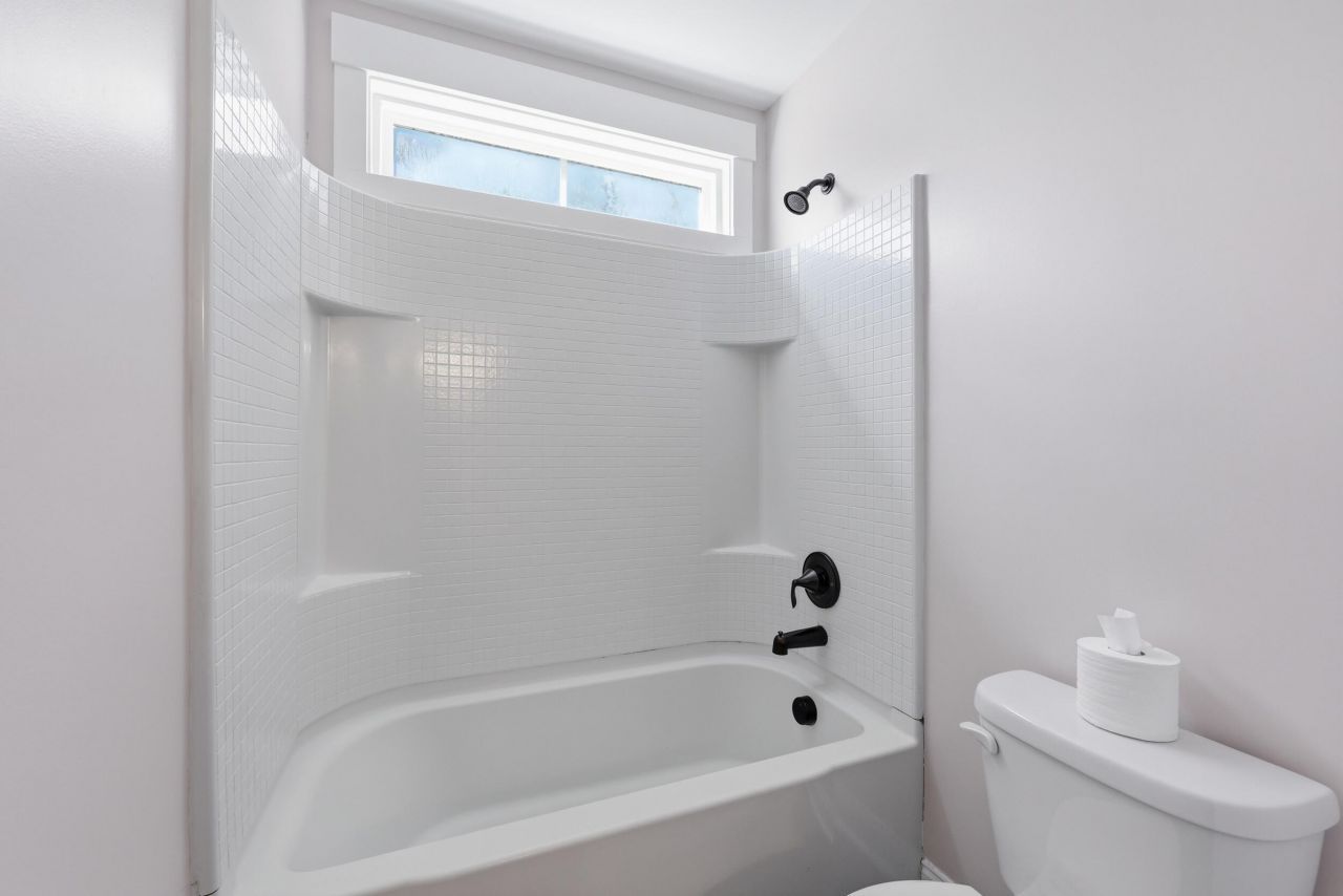 1905 Clay Lane Photo 32