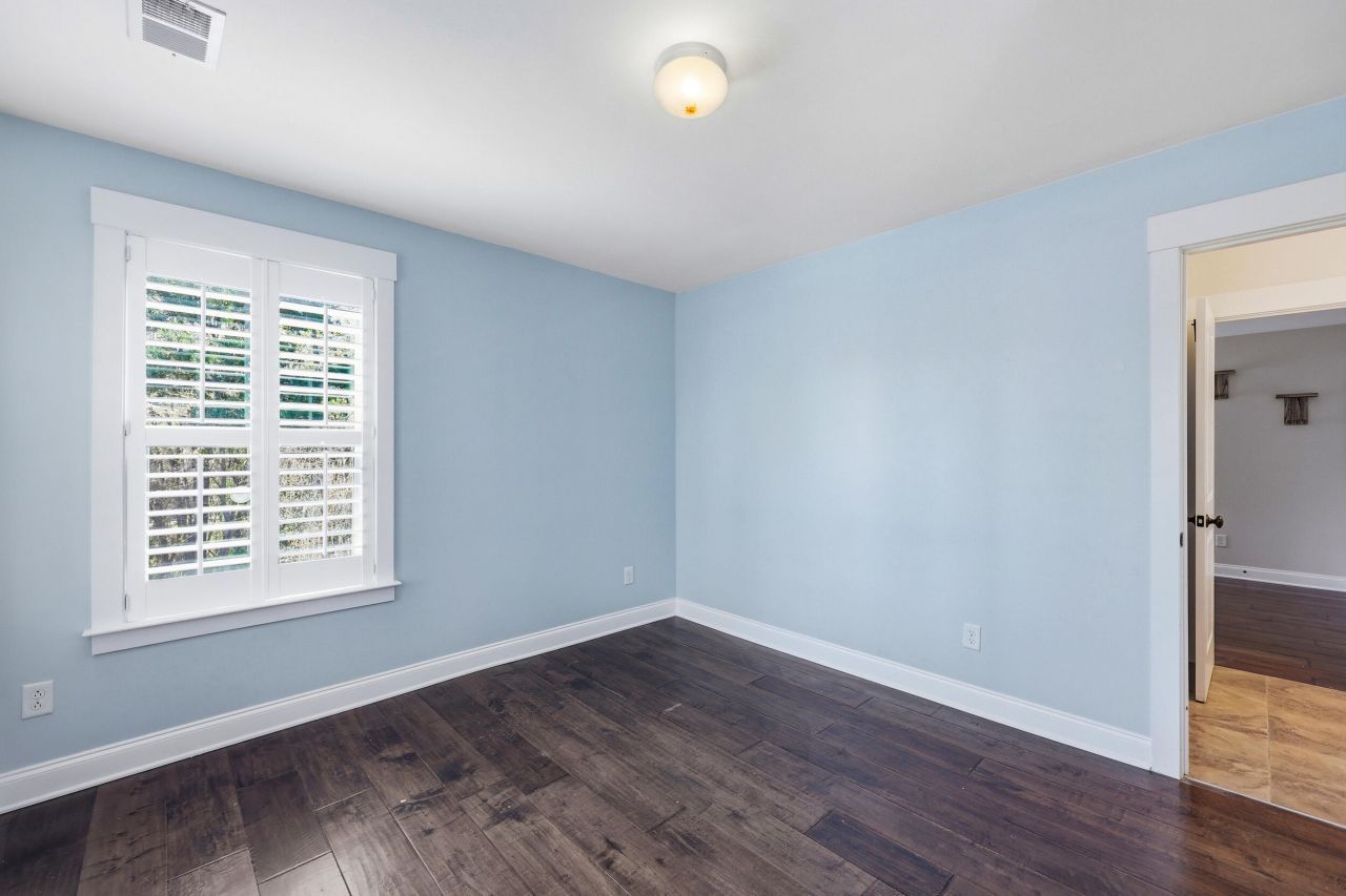 1905 Clay Lane Photo 33