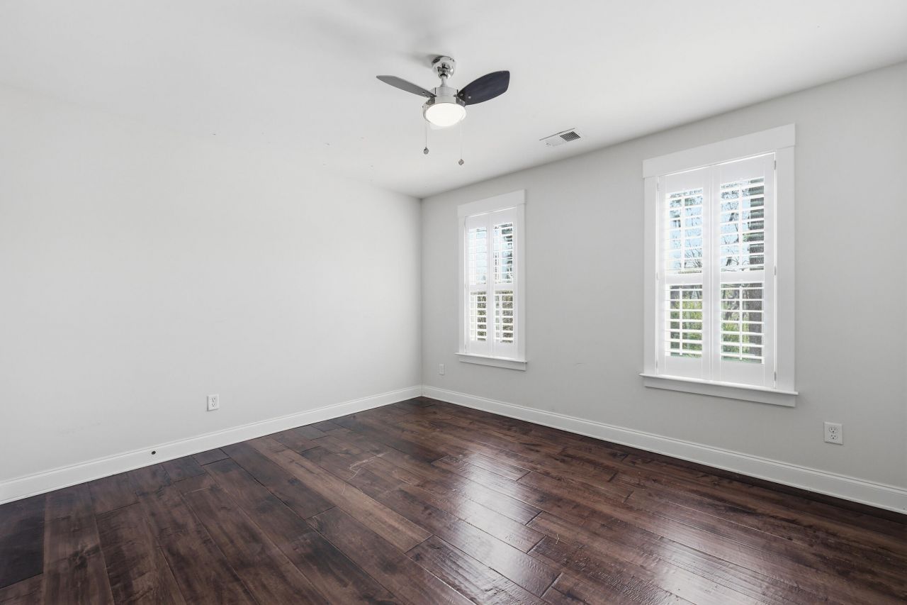 1905 Clay Lane Photo 34