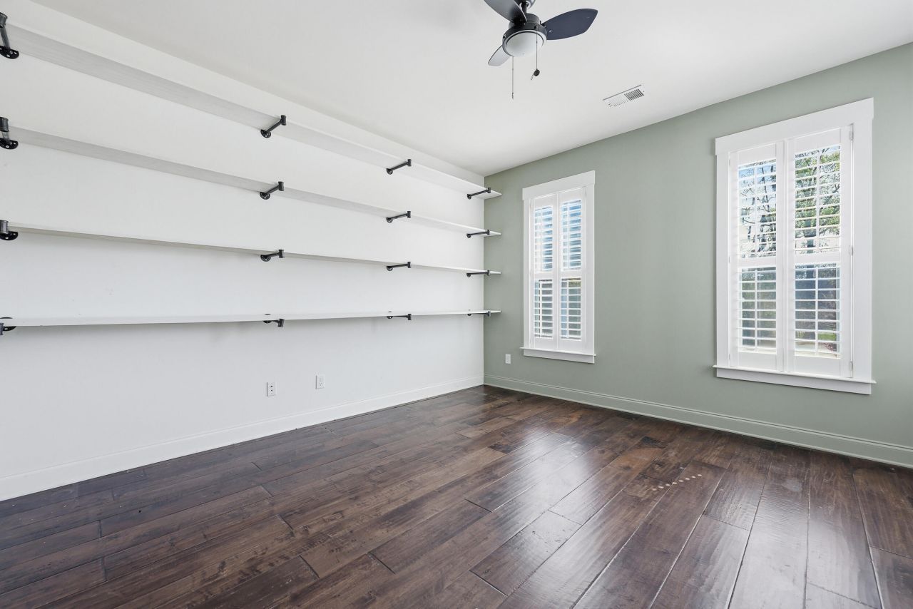 1905 Clay Lane Photo 4