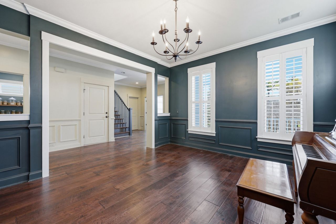 1905 Clay Lane Photo 7