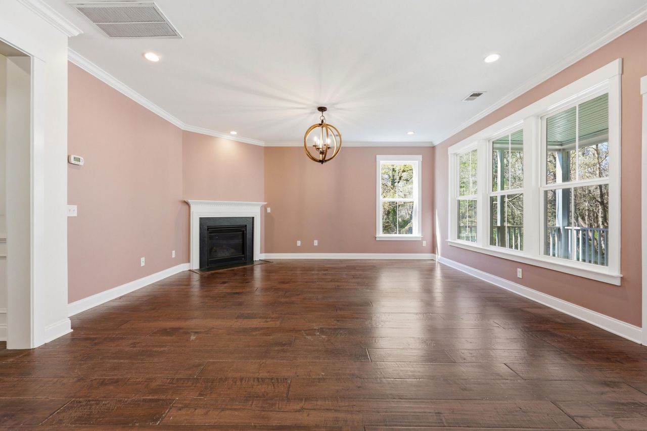 1905 Clay Lane Photo 9