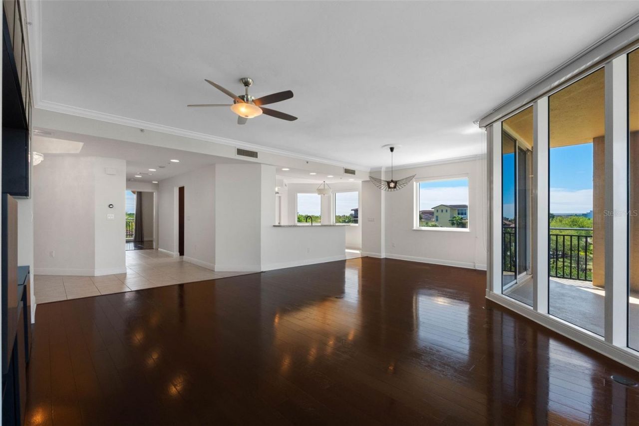 5823 Bowen Daniel Drive, Unit 401, Tampa, FL 33616 Photo