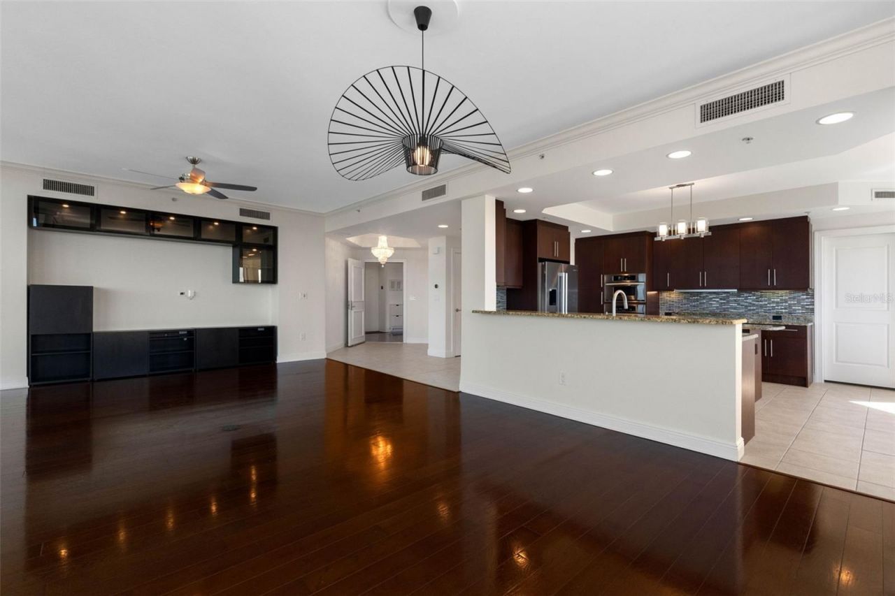 5823 Bowen Daniel Drive, Unit 401, Tampa, FL 33616 Photo