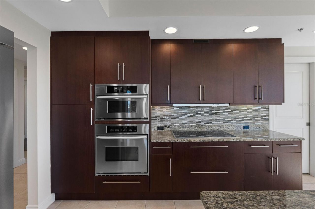 5823 Bowen Daniel Drive, Unit 401, Tampa, FL 33616 Photo