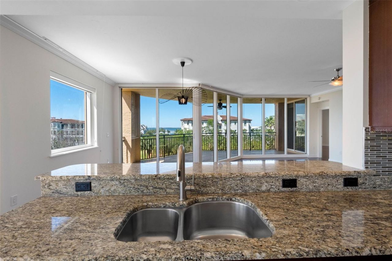 5823 Bowen Daniel Drive, Unit 401, Tampa, FL 33616 Photo