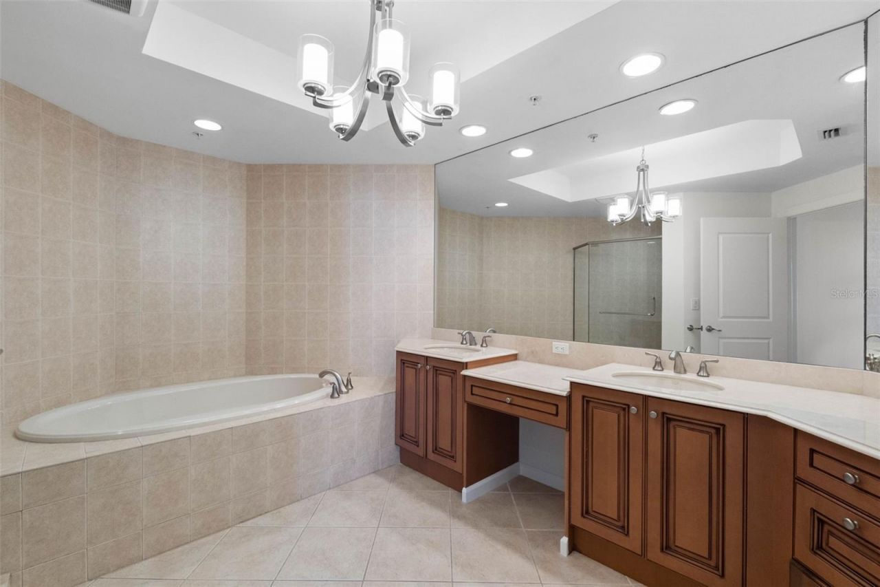 5823 Bowen Daniel Drive, Unit 401, Tampa, FL 33616 Photo