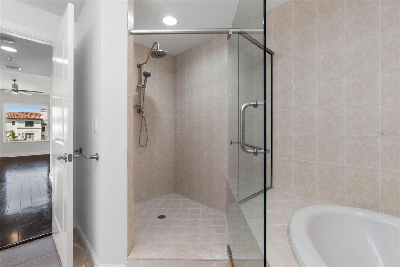 5823 Bowen Daniel Drive, Unit 401, Tampa, FL 33616 Photo