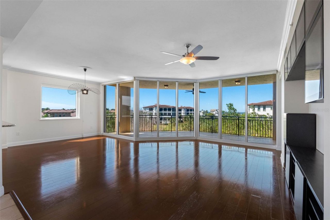 5823 Bowen Daniel Drive, Unit 401, Tampa, FL 33616 Photo