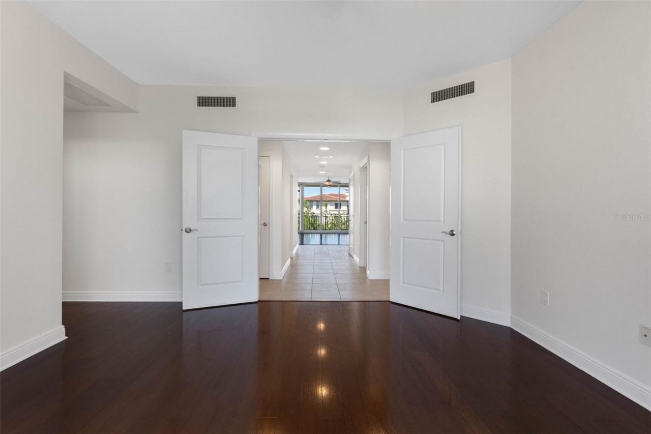 5823 Bowen Daniel Drive, Unit 401, Tampa, FL 33616 Photo