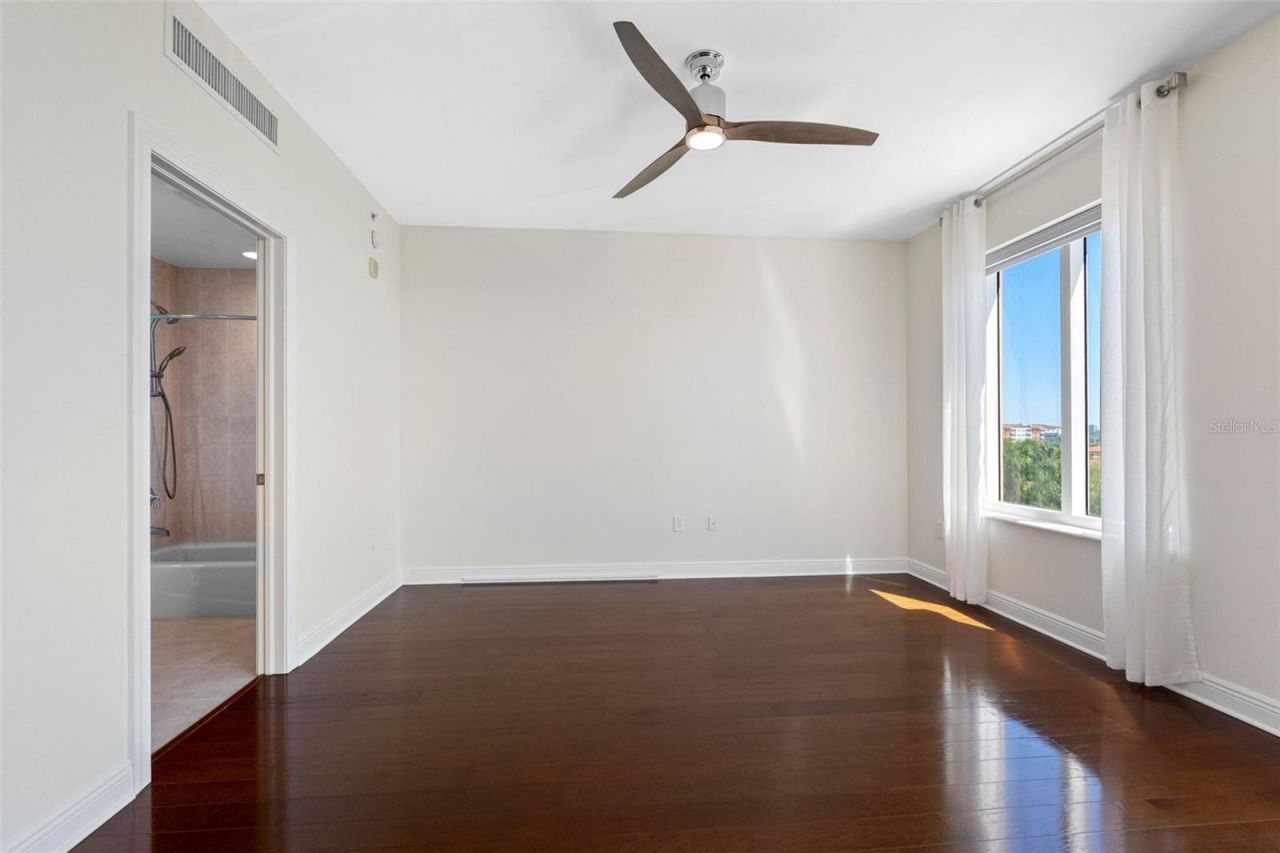 5823 Bowen Daniel Drive, Unit 401, Tampa, FL 33616 Photo