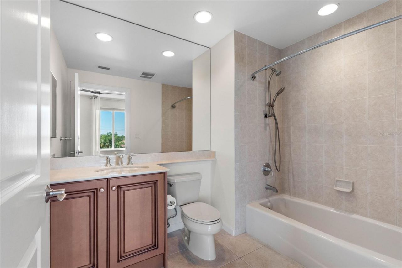 5823 Bowen Daniel Drive, Unit 401, Tampa, FL 33616 Photo