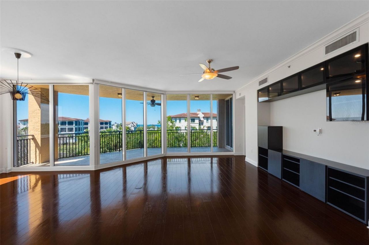 5823 Bowen Daniel Drive, Unit 401, Tampa, FL 33616 Photo