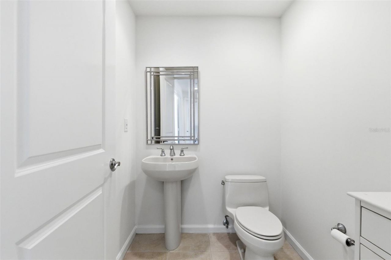 5823 Bowen Daniel Drive, Unit 401, Tampa, FL 33616 Photo