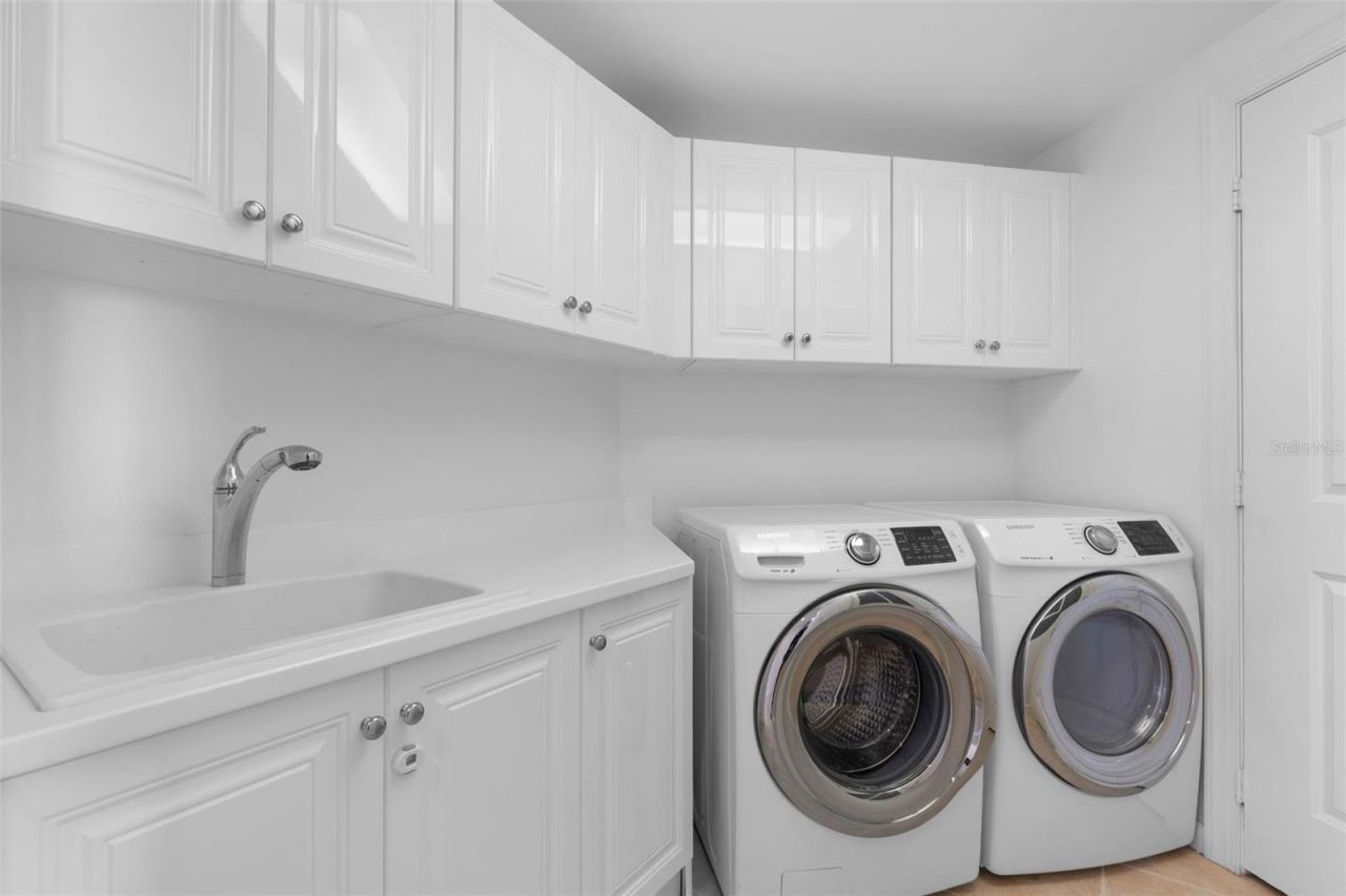 5823 Bowen Daniel Drive, Unit 401, Tampa, FL 33616 Photo