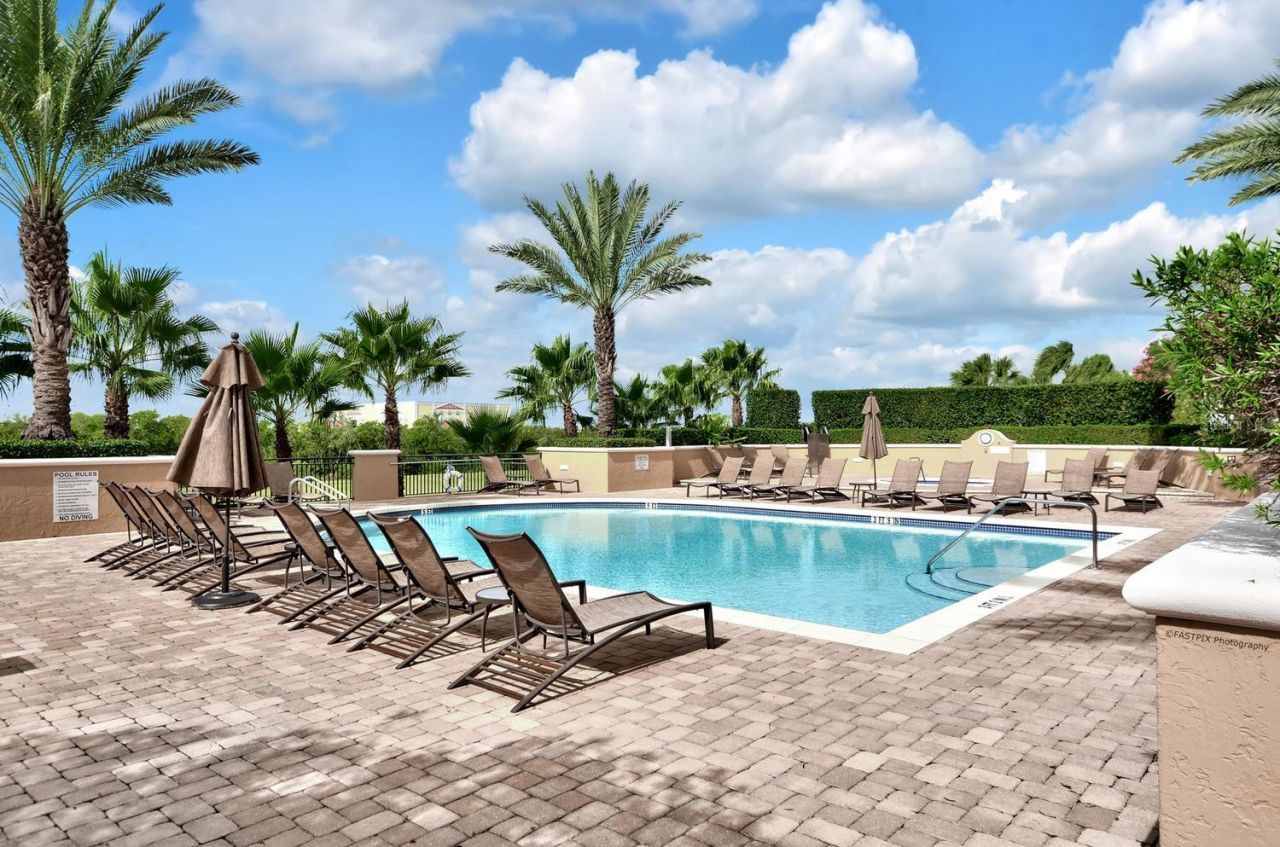 5823 Bowen Daniel Drive, Unit 401, Tampa, FL 33616 Photo