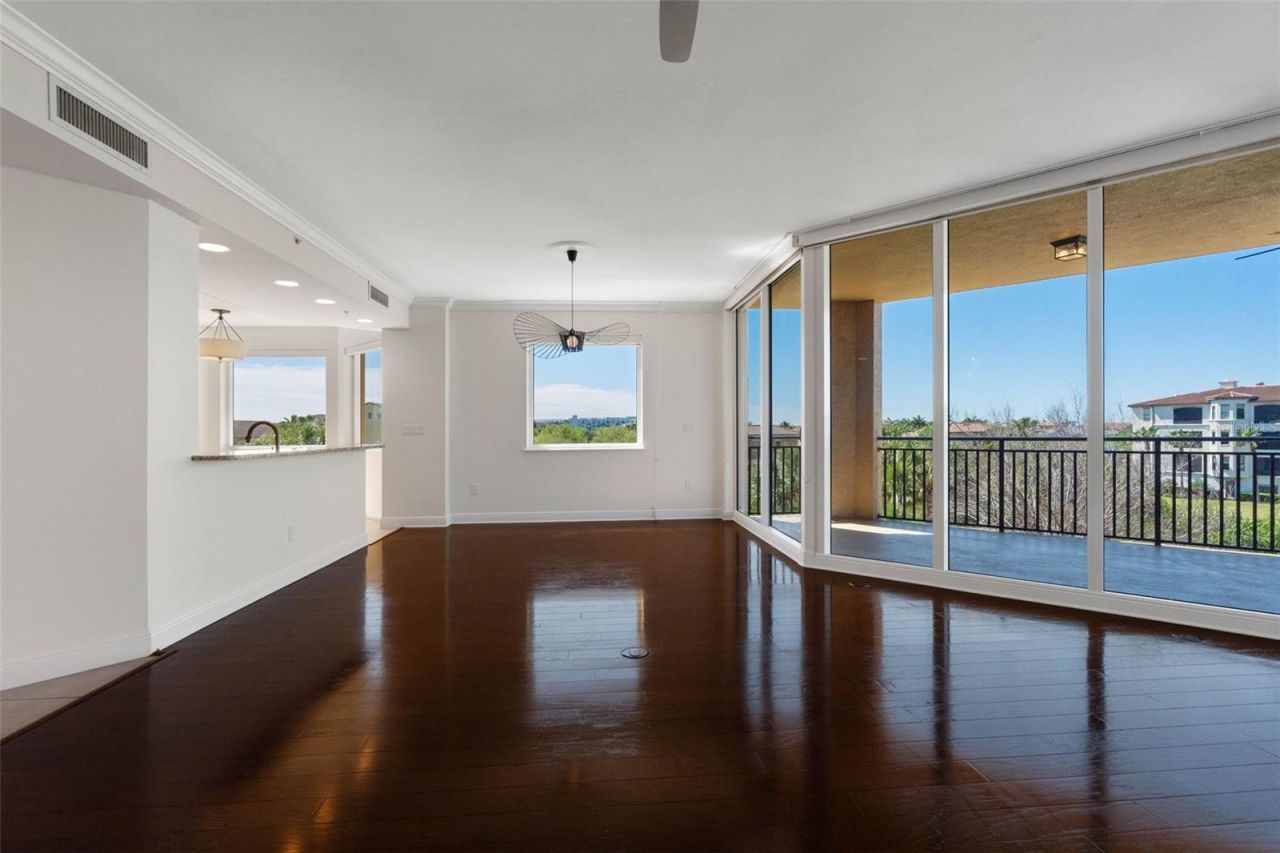 5823 Bowen Daniel Drive, Unit 401, Tampa, FL 33616 Photo