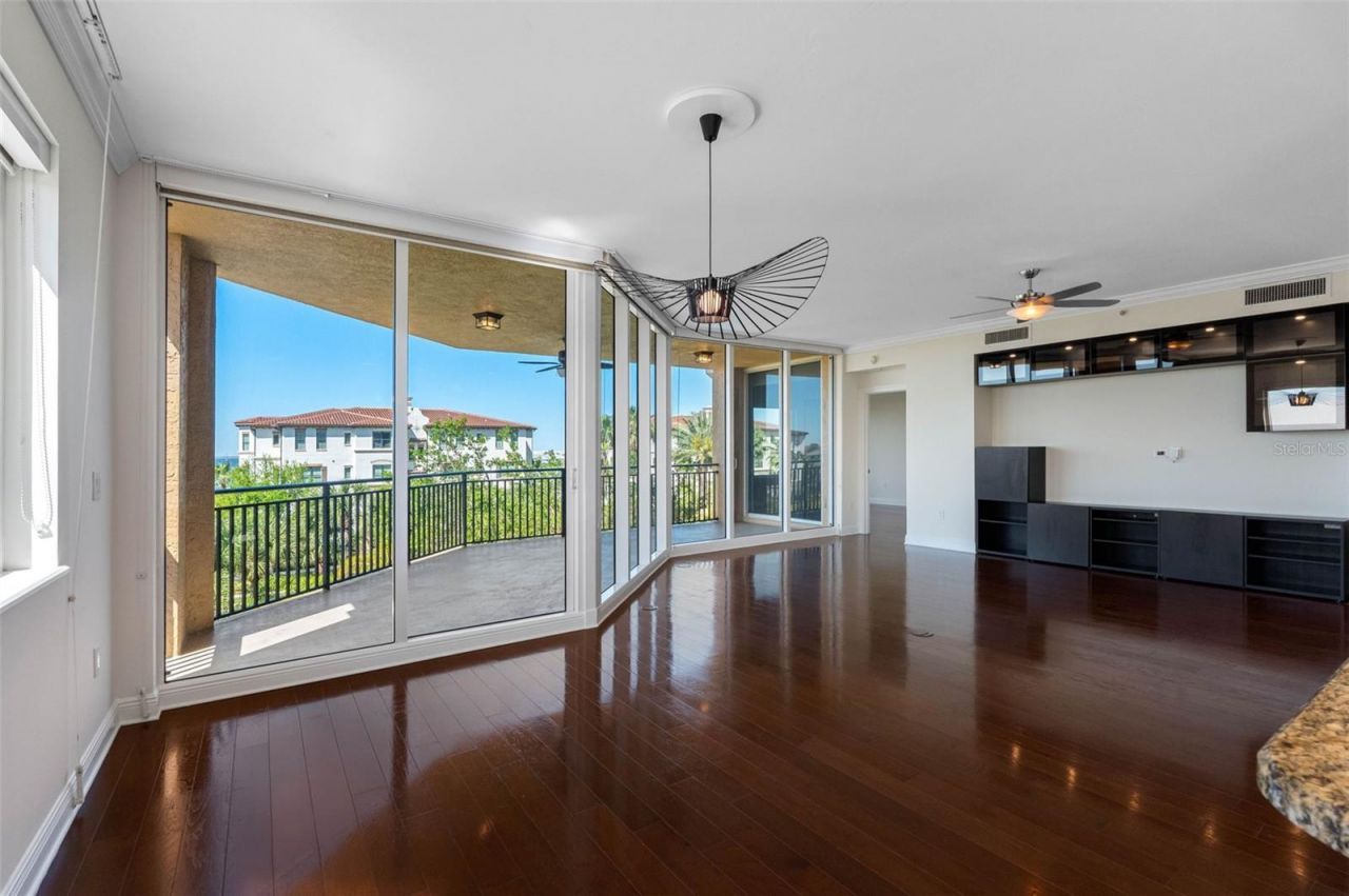 5823 Bowen Daniel Drive, Unit 401, Tampa, FL 33616 Photo