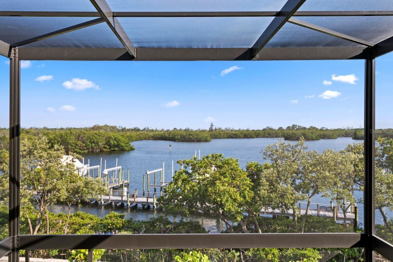 1040 Paseo Del Rio Ne, Saint Petersburg, FL 33702 Photo