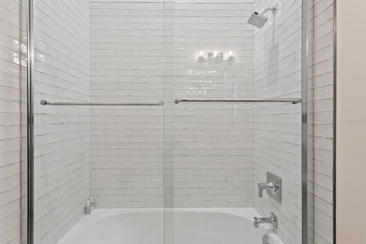 1040 Paseo Del Rio Ne, Saint Petersburg, FL 33702 Photo