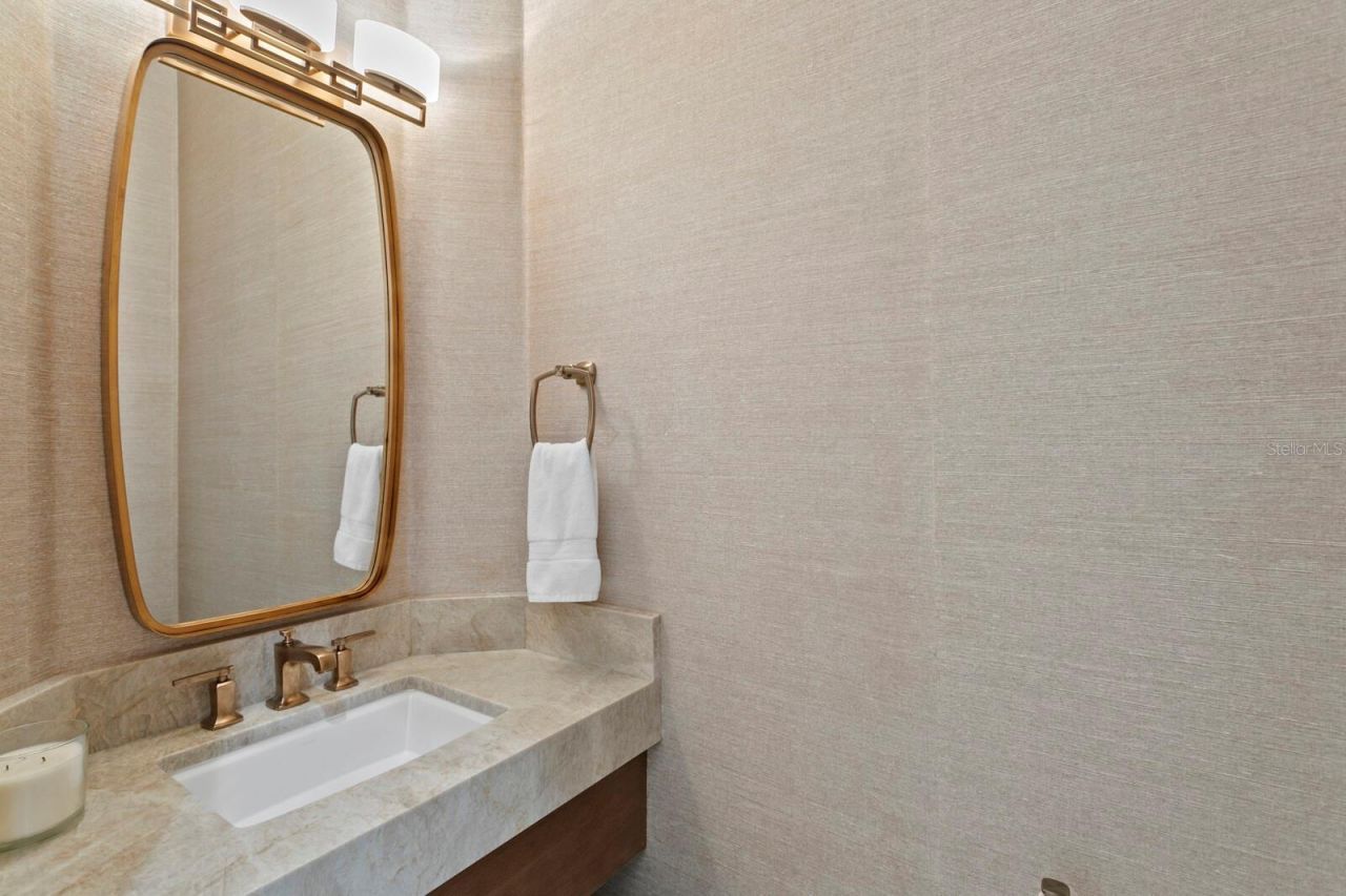 1040 Paseo Del Rio Ne, Saint Petersburg, FL 33702 Photo