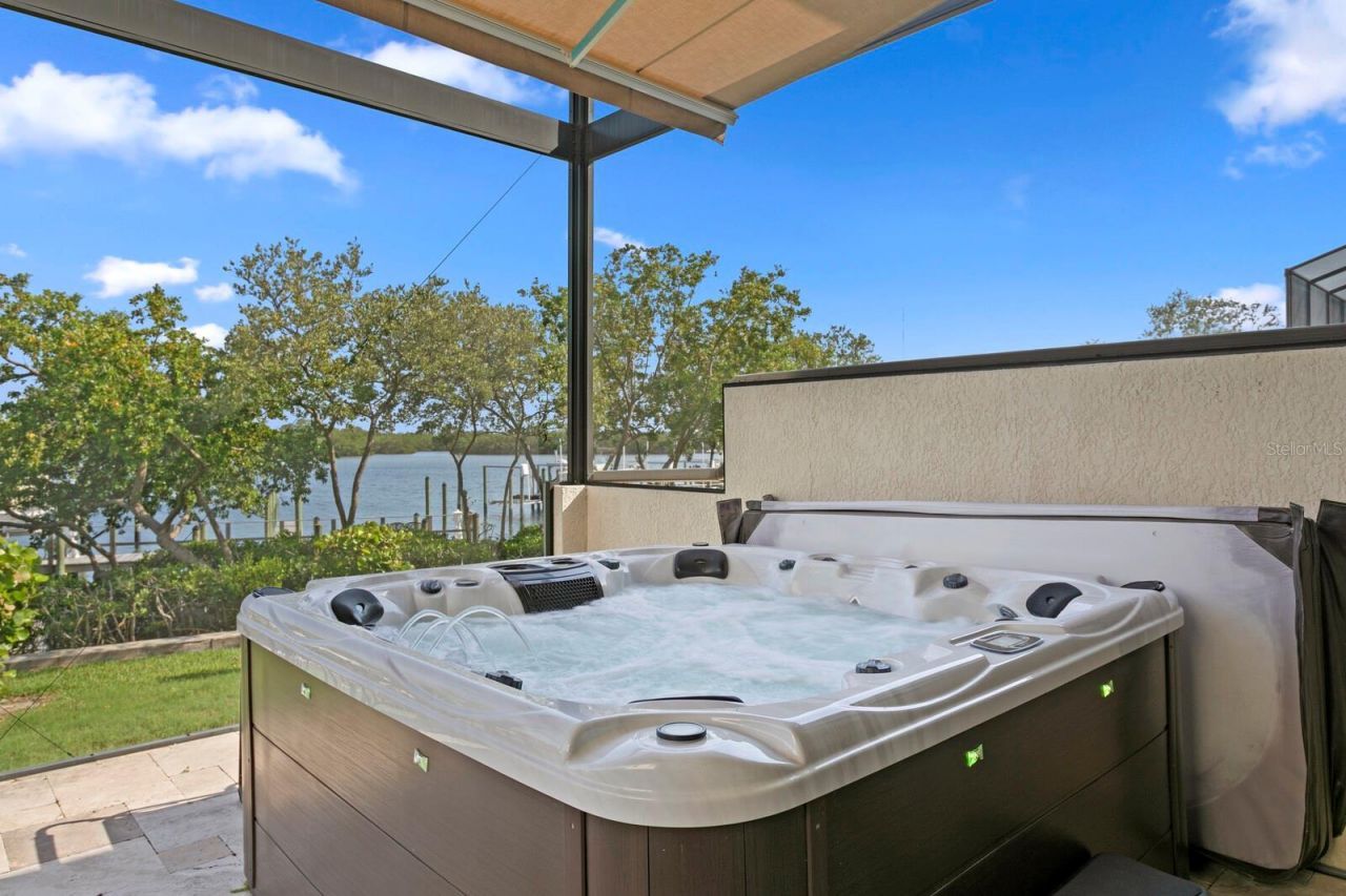 1040 Paseo Del Rio Ne, Saint Petersburg, FL 33702 Photo