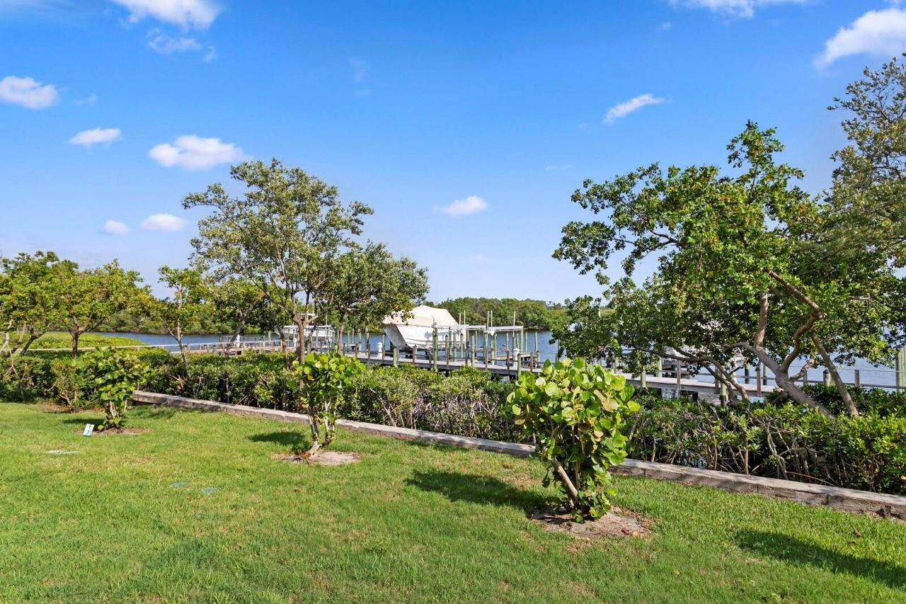 1040 Paseo Del Rio Ne, Saint Petersburg, FL 33702 Photo