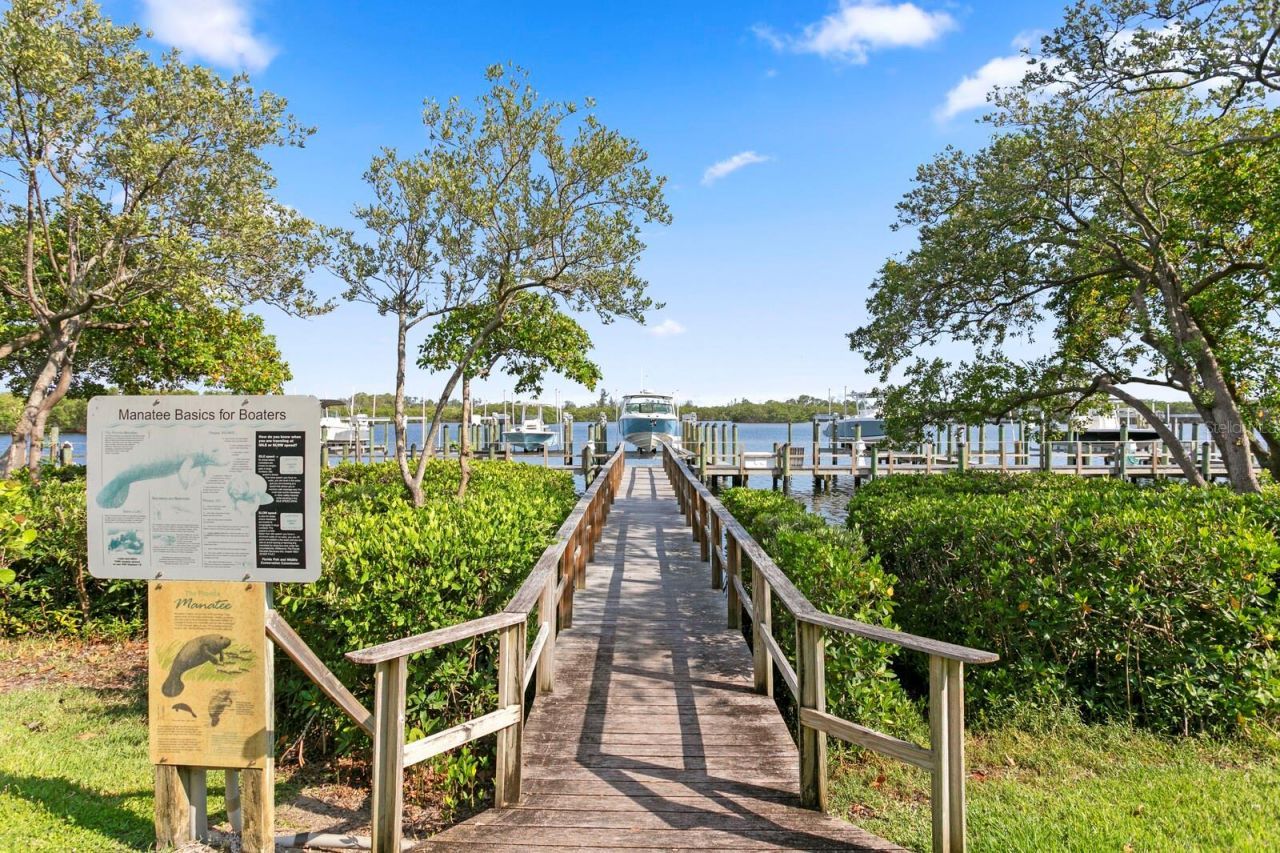 1040 Paseo Del Rio Ne, Saint Petersburg, FL 33702 Photo