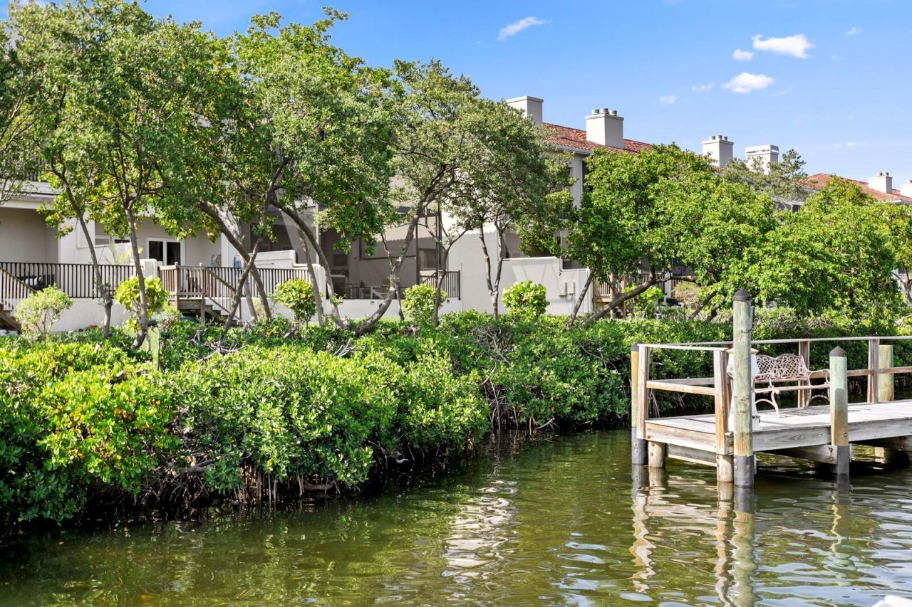 1040 Paseo Del Rio Ne, Saint Petersburg, FL 33702 Photo