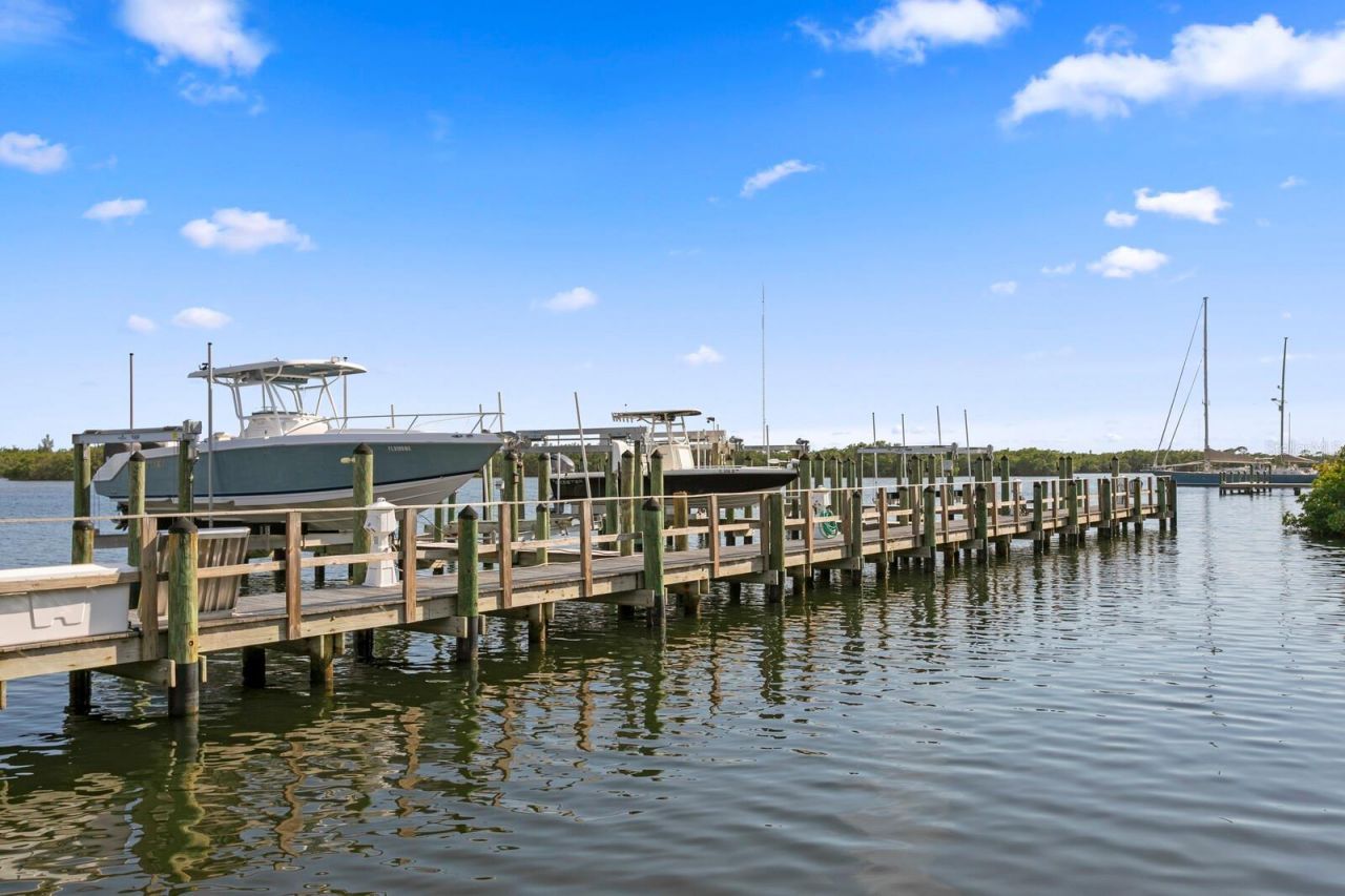 1040 Paseo Del Rio Ne, Saint Petersburg, FL 33702 Photo