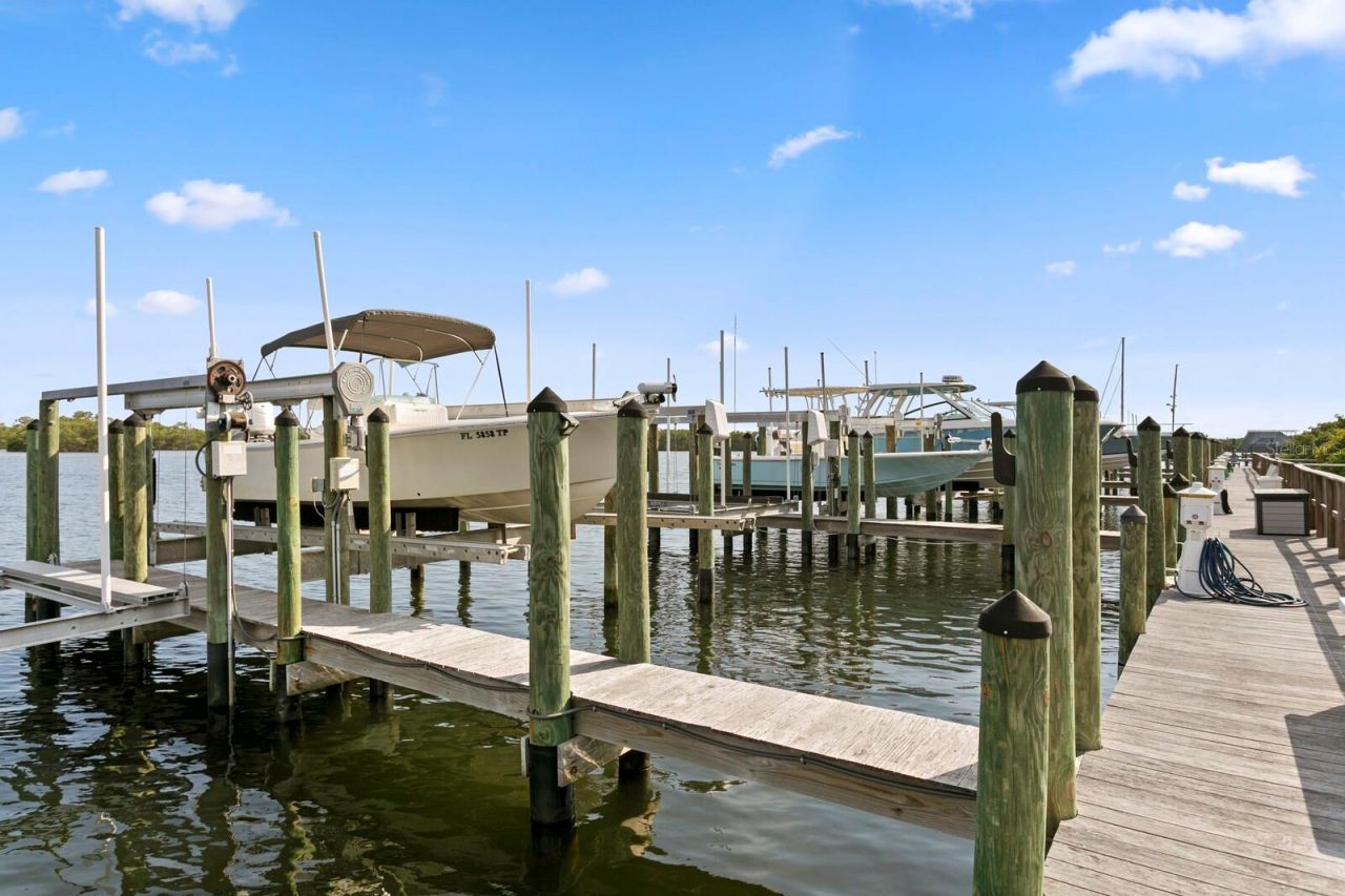 1040 Paseo Del Rio Ne, Saint Petersburg, FL 33702 Photo