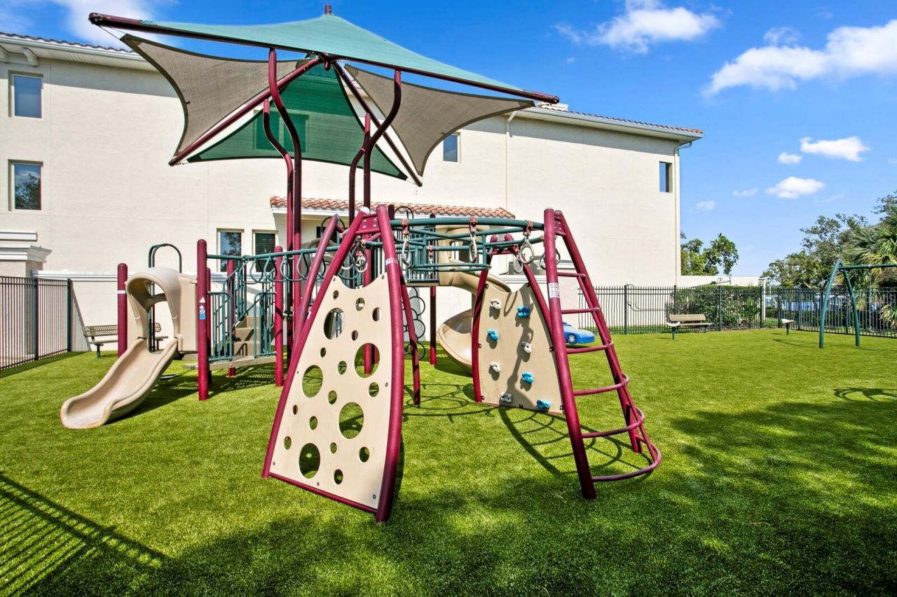 1040 Paseo Del Rio Ne, Saint Petersburg, FL 33702 Photo