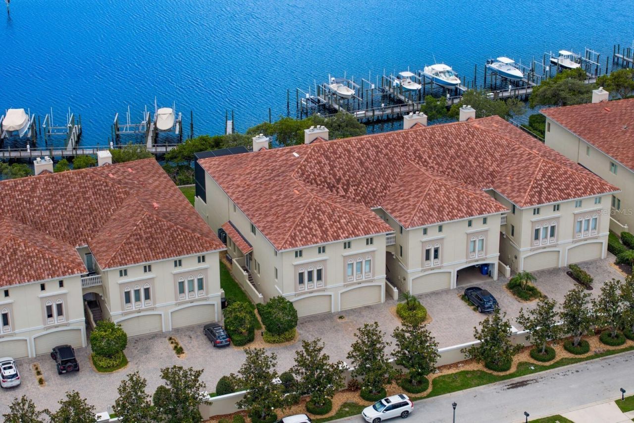 1040 Paseo Del Rio Ne, Saint Petersburg, FL 33702 Photo