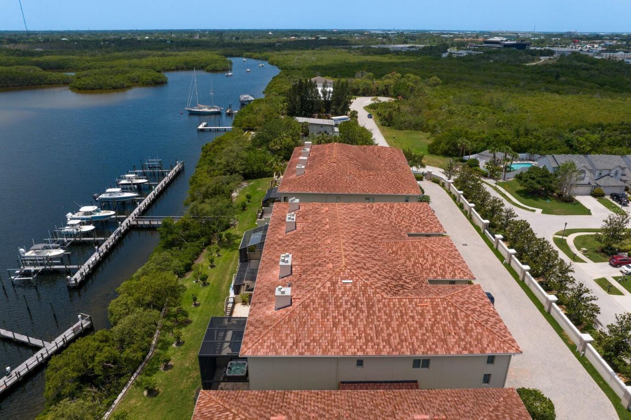 1040 Paseo Del Rio Ne, Saint Petersburg, FL 33702 Photo