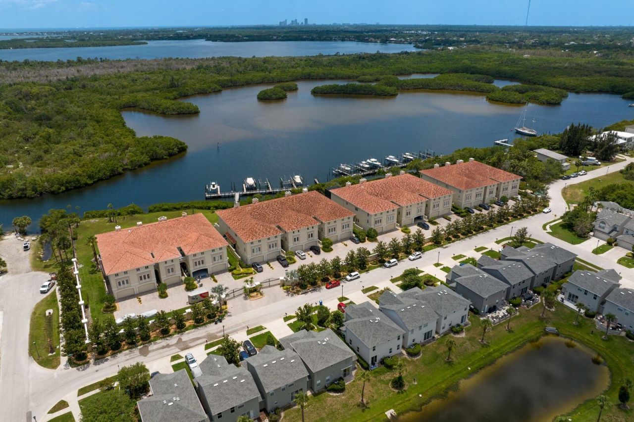 1040 Paseo Del Rio Ne, Saint Petersburg, FL 33702 Photo