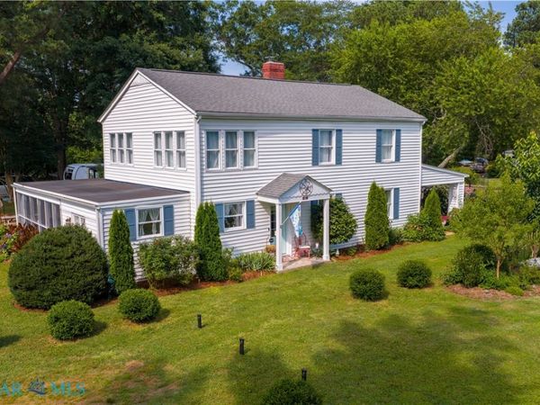 82 Sturgeon Street , Deltaville, VA 23043