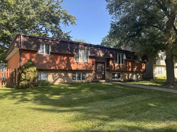 1407 Bridge Avenue , Unit 2, Davenport, IA 52803