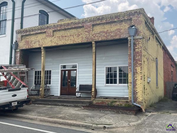 64 Commerce Street, Hawkinsville, GA 31036