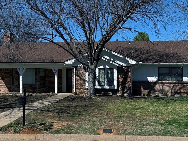 520 Baker Drive, Hurst, TX 76054