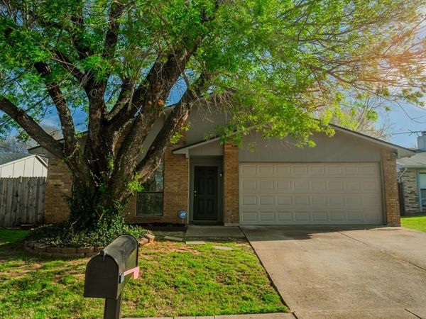 6802 Blackberry Drive, Arlington, TX 76016